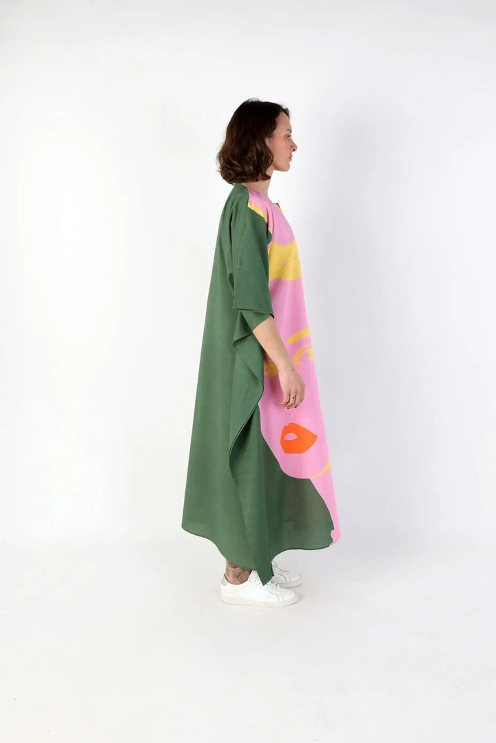 741, 89 km From Balmoral Castle, Iconic Queen - Kaftan Kaftan