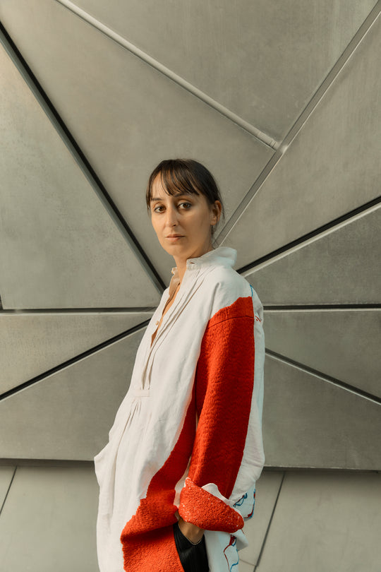 Portrait de Stanislava Pinchuk portant une Pièce Unique Kilometre Paris