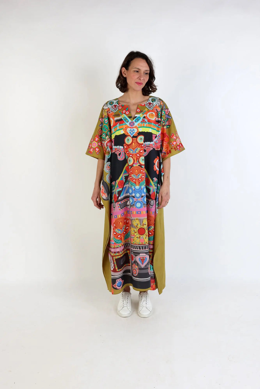 12 Hours Trip From Mallorca, Spain to Khajurao, India, Iconic Trunk - Kaftan Kilometre Paris