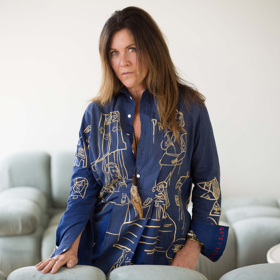 Portrait de Celia De Flers portant une Pièce Unique Kilometre Paris