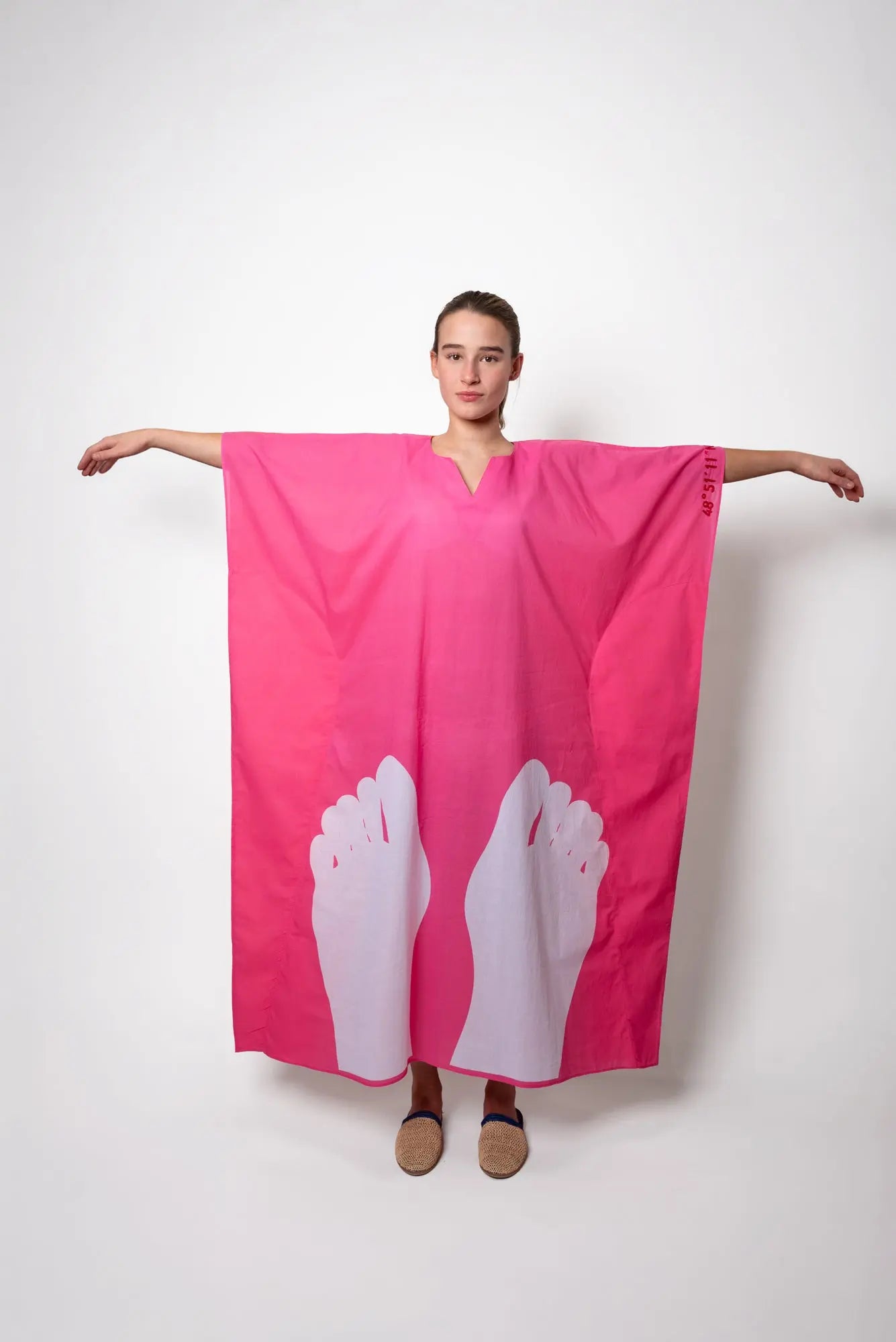 Pink Feet – Kaftan